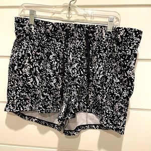 Lululemon stroll at sunset 3” short